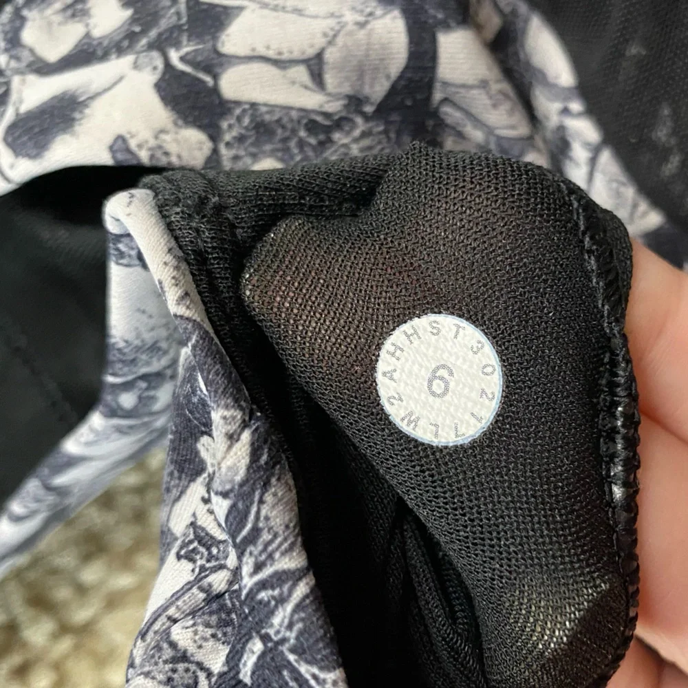 Lululemon Invigorate Bra Mash Up White Black / Black